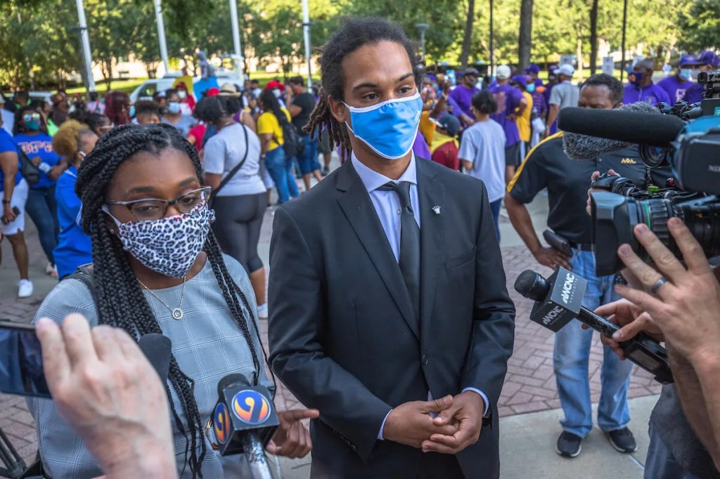 Roundup: After Police Clash With Demonstrators, Charlotte Cuts Tear Gas Funding