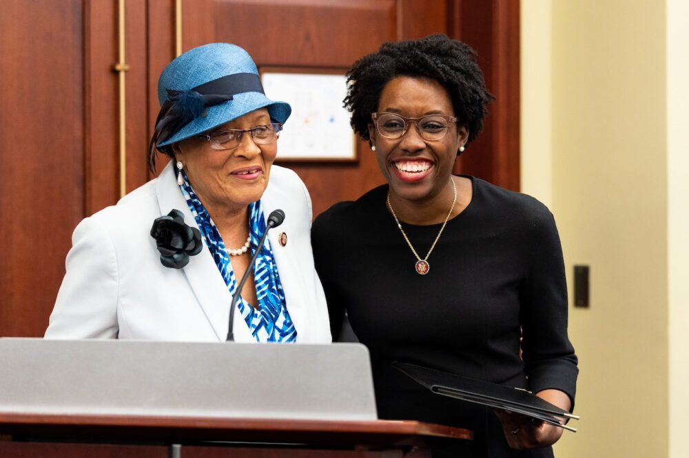 How Democrats’ ‘Mamas First Act’ could save lives by funding doula and midwife services