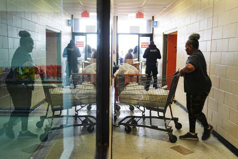 Trump renews push to keep SNAP payments frozen