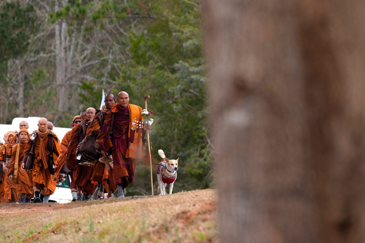 Buddhist monks 'Walk for Peace' in North Carolina