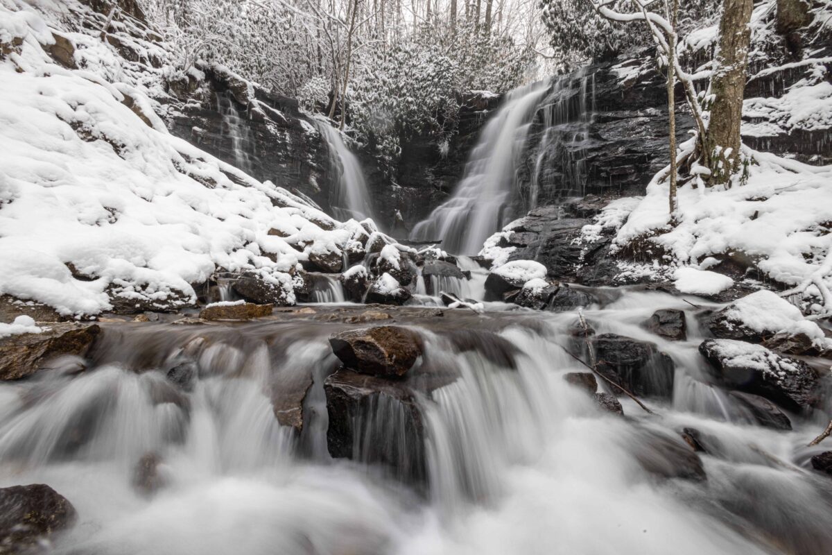 Want to see frozen waterfalls in North Carolina? Try these 8 gorgeous winter hikes