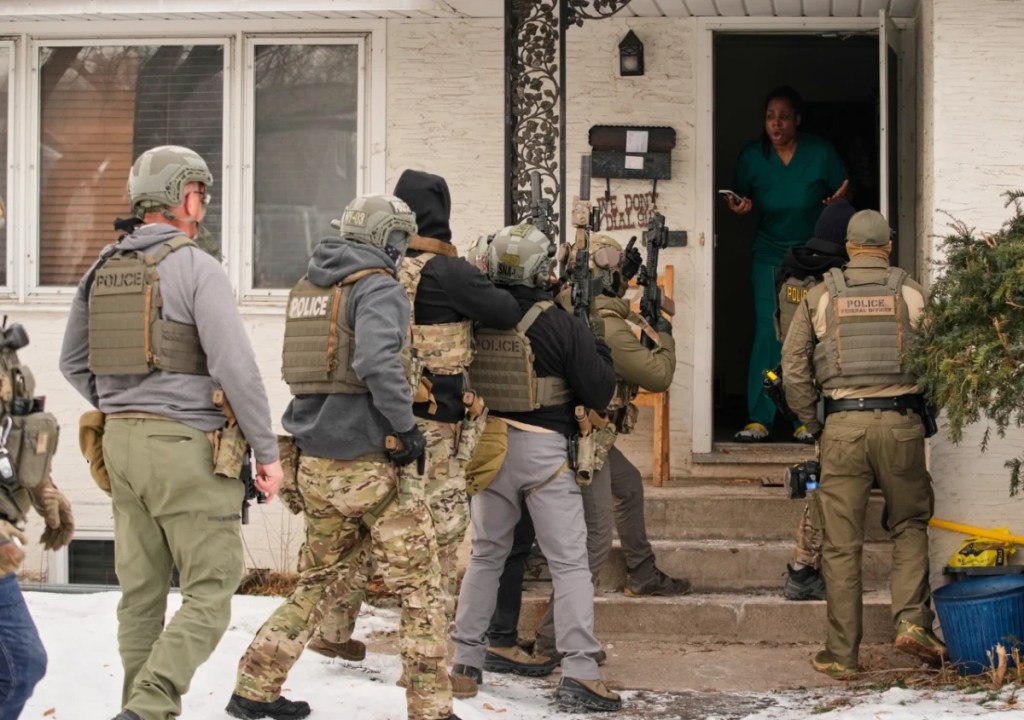 Immigration officers assert sweeping power to enter homes without a judge’s warrant, memo says