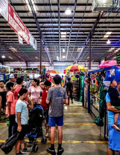 Whether you’re looking for a funky piece of artwork or furniture to jazz up your home’s interior or a one-of-a-kind gift for a loved one, a flea market is an excellent place to start your search.