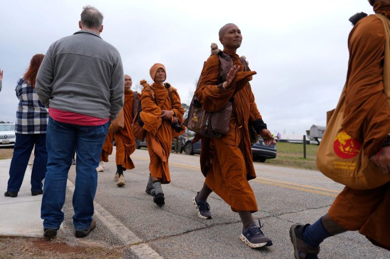 Buddhist monks 'Walk for Peace' in North Carolina