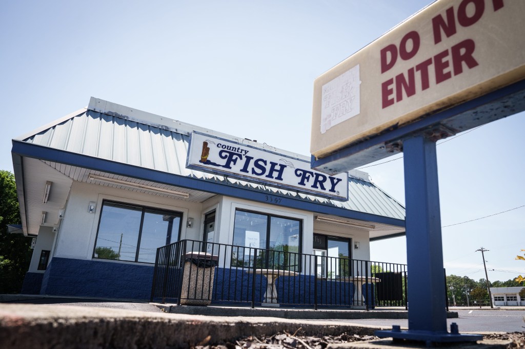 After 35 years, Fayetteville says goodbye to Country Fish Fry