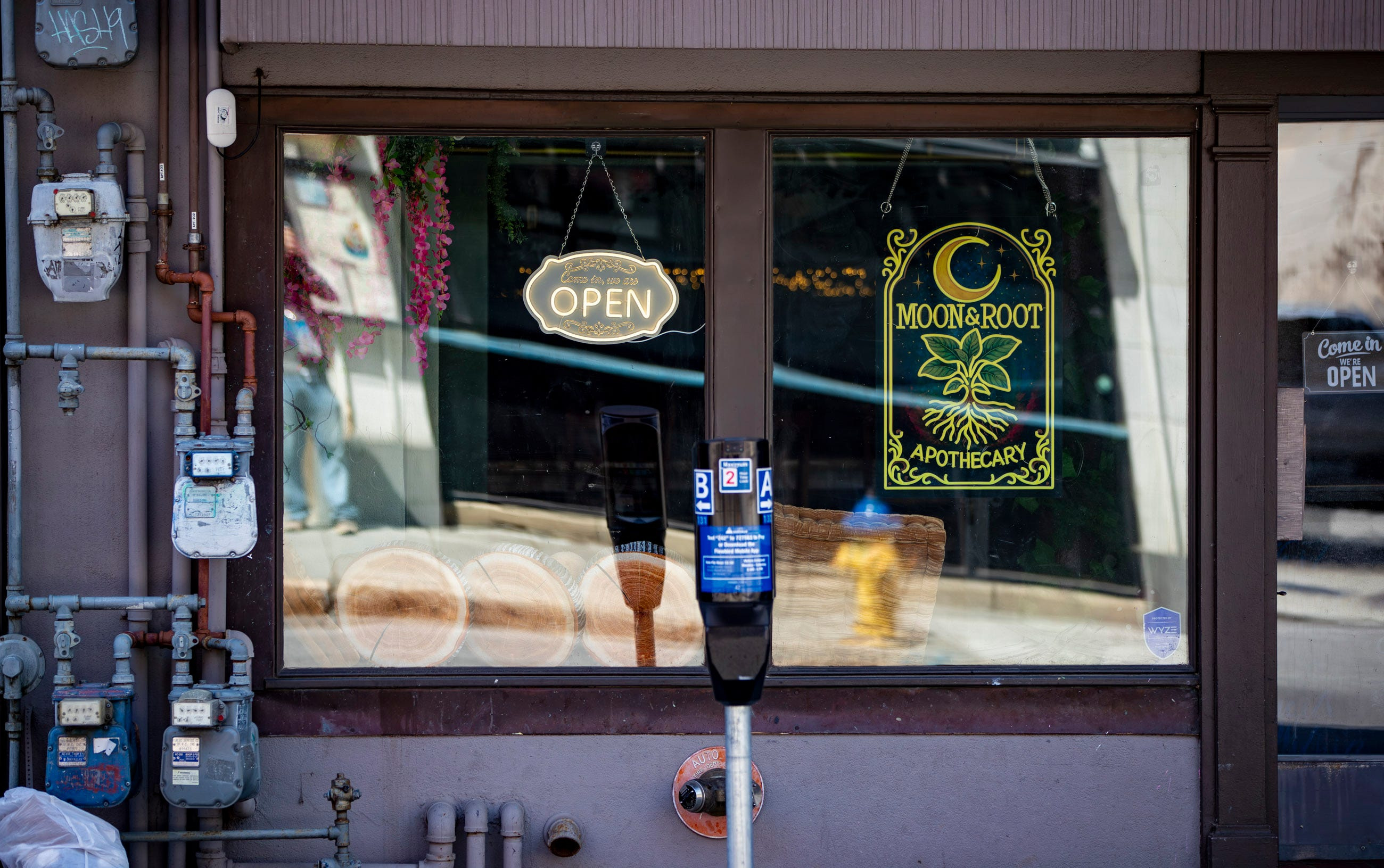 He was convicted in the Jan. 6 insurrection. Now he's opened an Asheville business