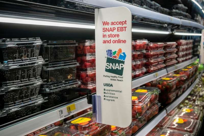 Photo of a grocery store SNAP sign