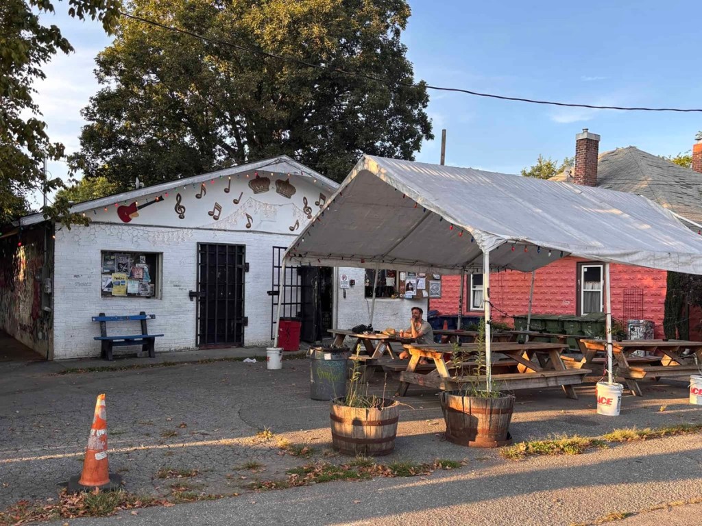 11 dive bars in North Carolina to add to your bucket list 