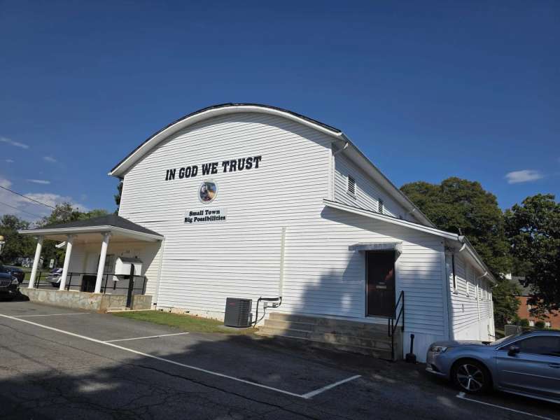 Why the small town of Ronda, North Carolina, appears headed for dissolution