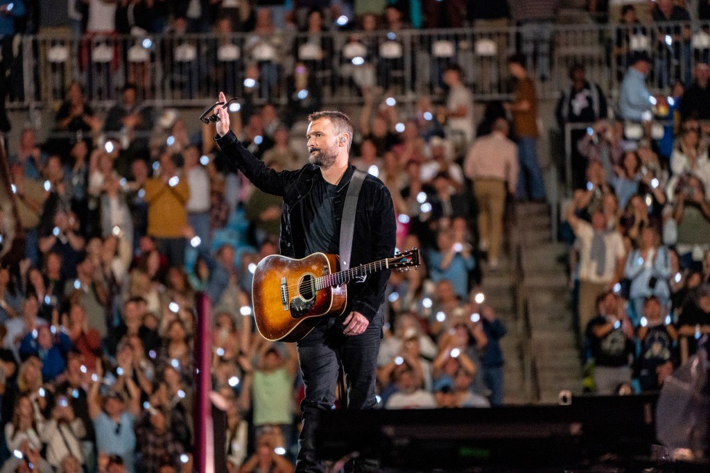 Good News Friday: Eric Church is giving away homes in western North Carolina