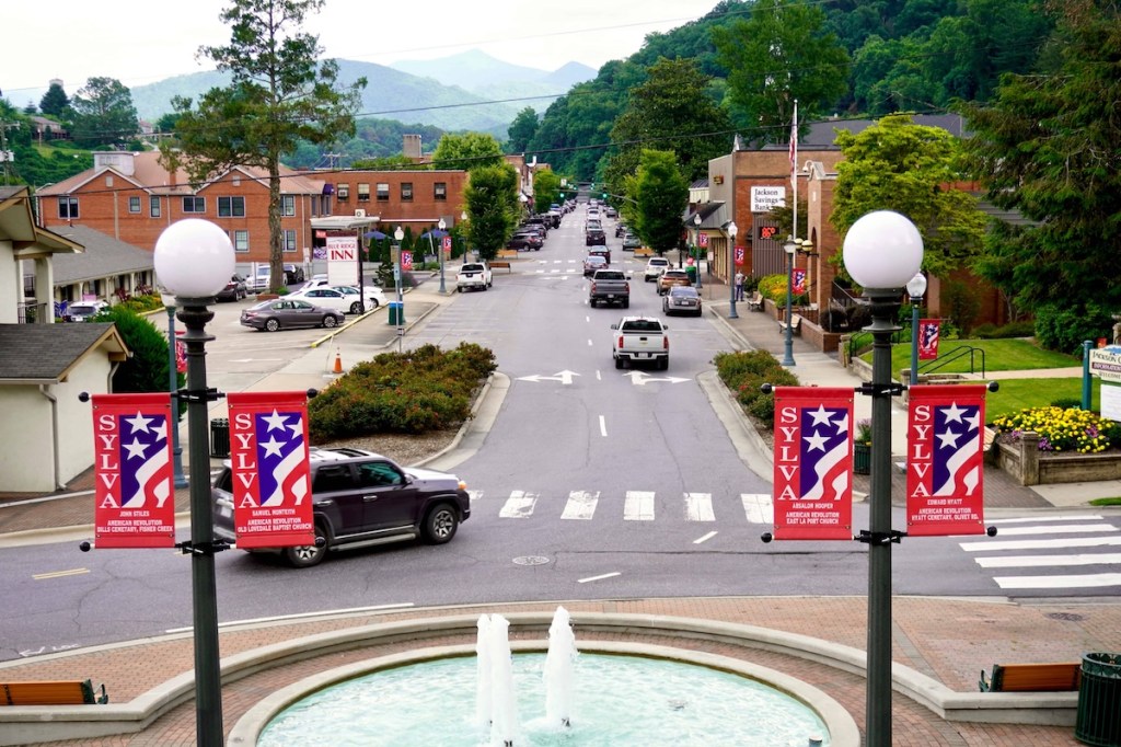 9 most charming—and scenic—small towns in North Carolina